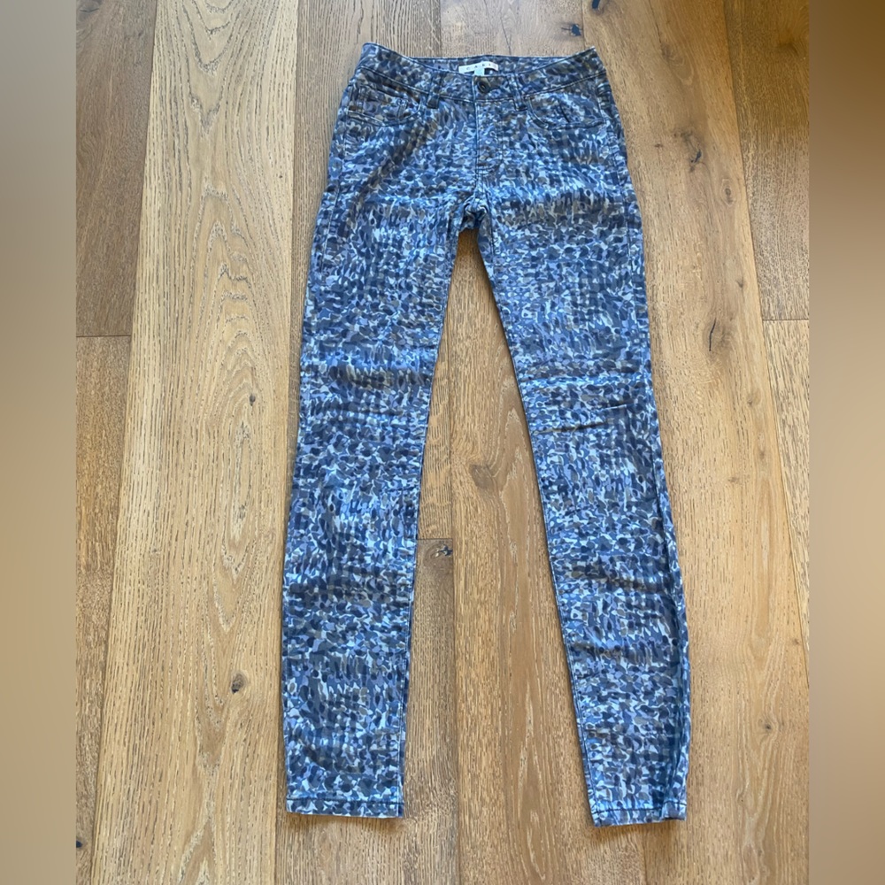 CABI WOMENS SKINNY JEANS GRAY GREEN AND BLUE ANIMAL PRINT SZ 0